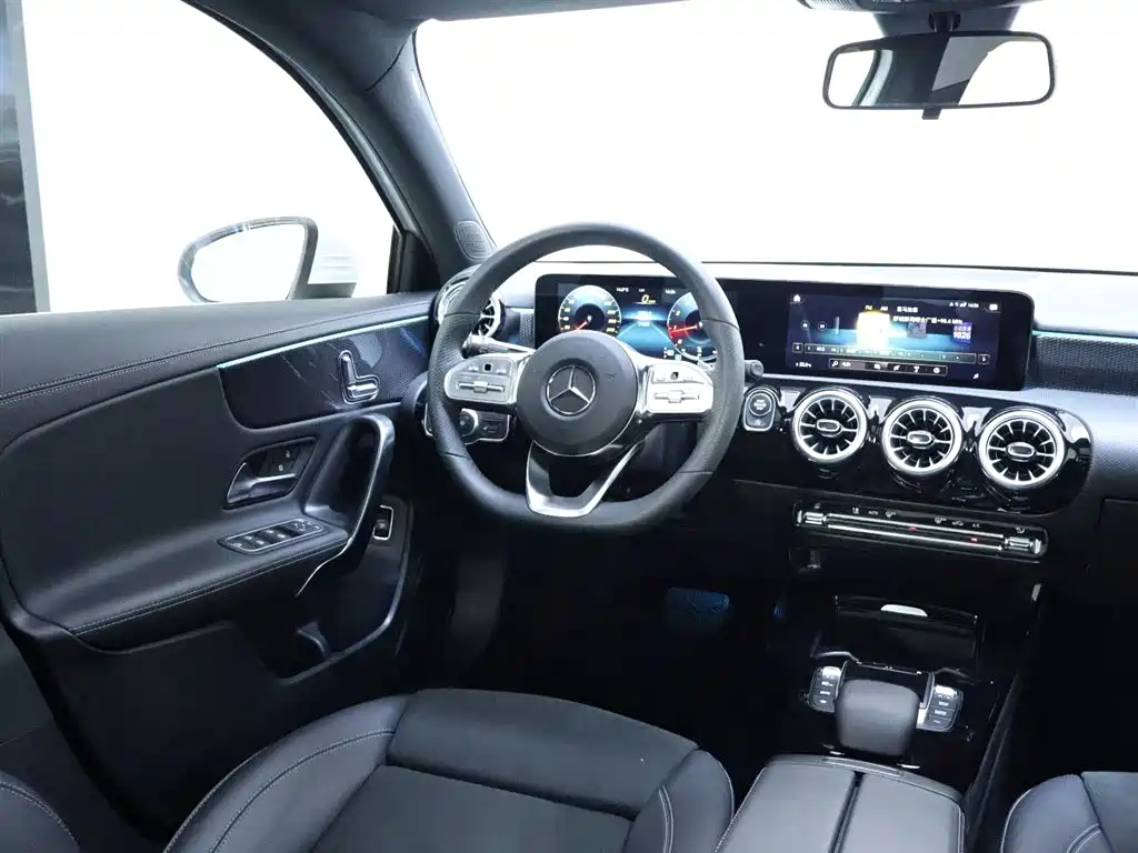Mercedes-Benz A-Class 2021 A 200 L Sport Sedan Fashion Edition фото 14
