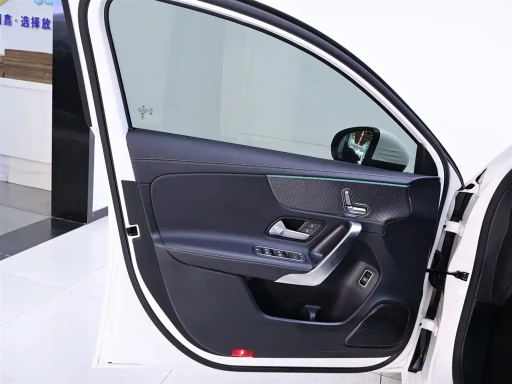 Mercedes-Benz A-Class 2021 A 200 L Sport Sedan Fashion Edition фото 18