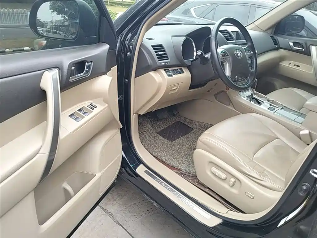 Toyota Highlander 2012 2.7L 2WD 7-Seater Luxury Edition фото 16