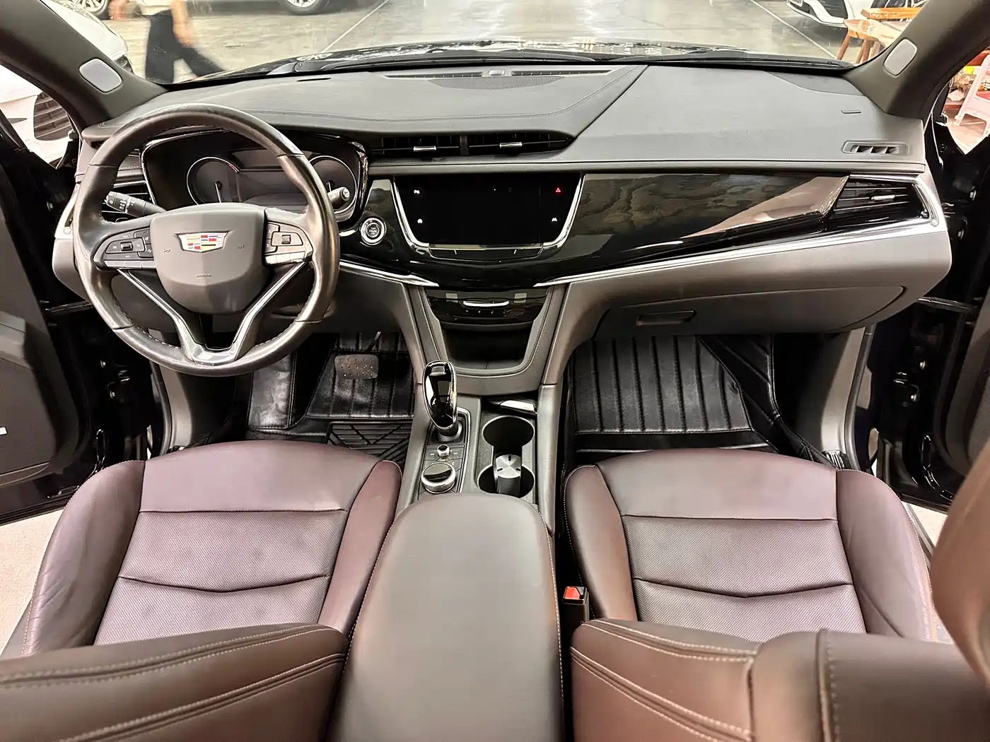 CADILLAC XT6