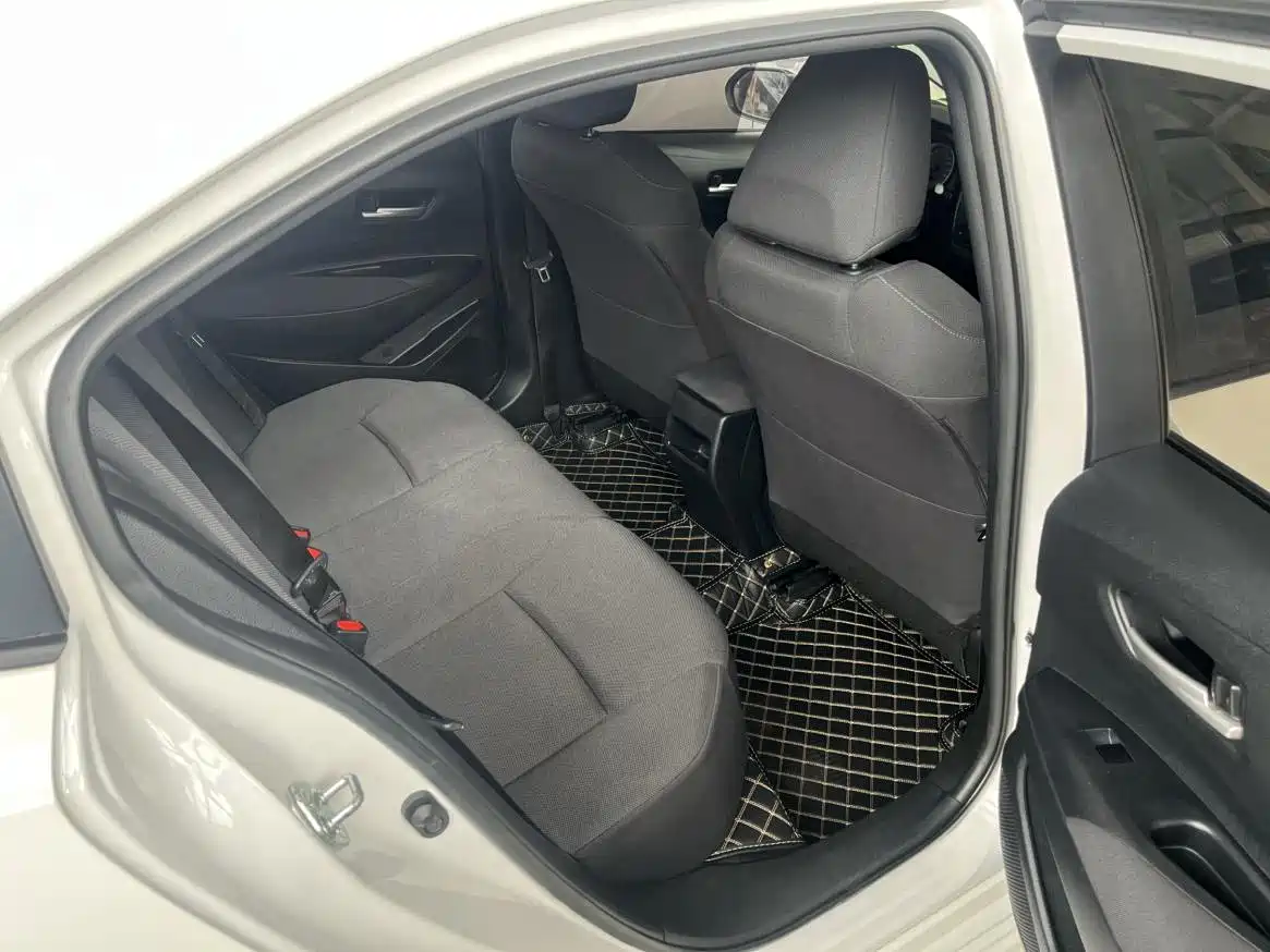Photo 8 - Toyota Corolla