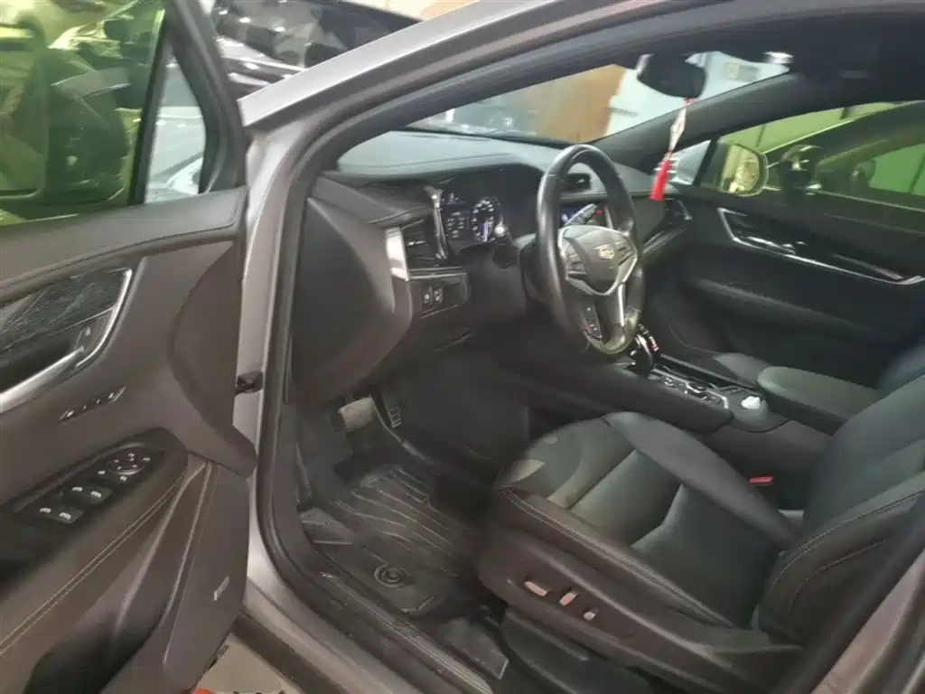 Cadillac XT5 2022 2.0T 2WD Luxury фото 16
