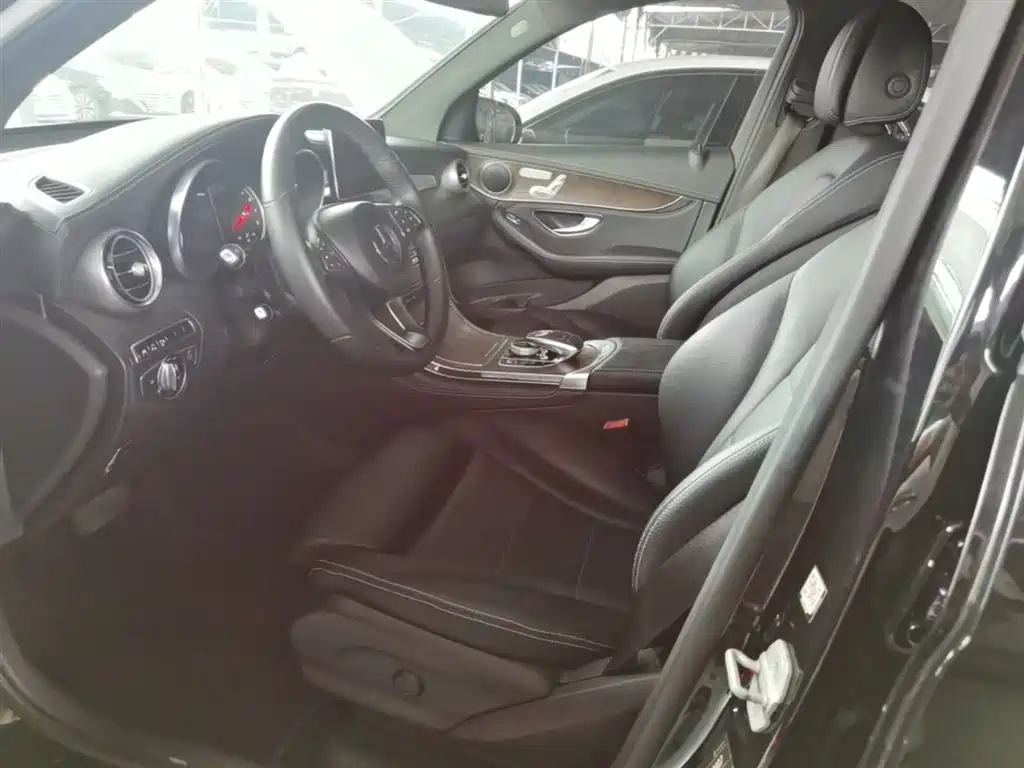 Mercedes-Benz GLC 2016 GLC 300 4MATIC Dynamic фото 15