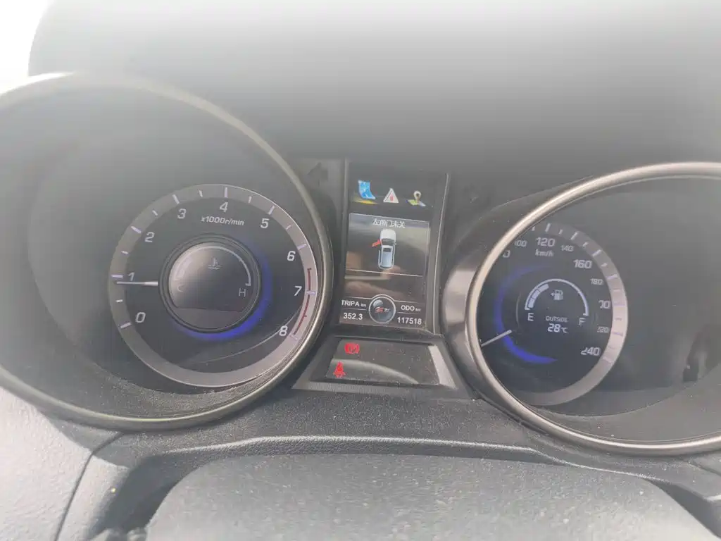 Photo 12 - Changan CS75