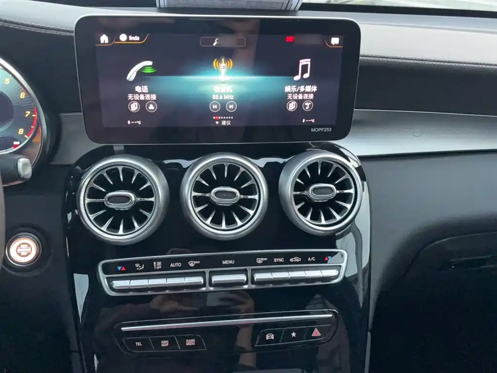 MERCEDES-BENZ GLC
