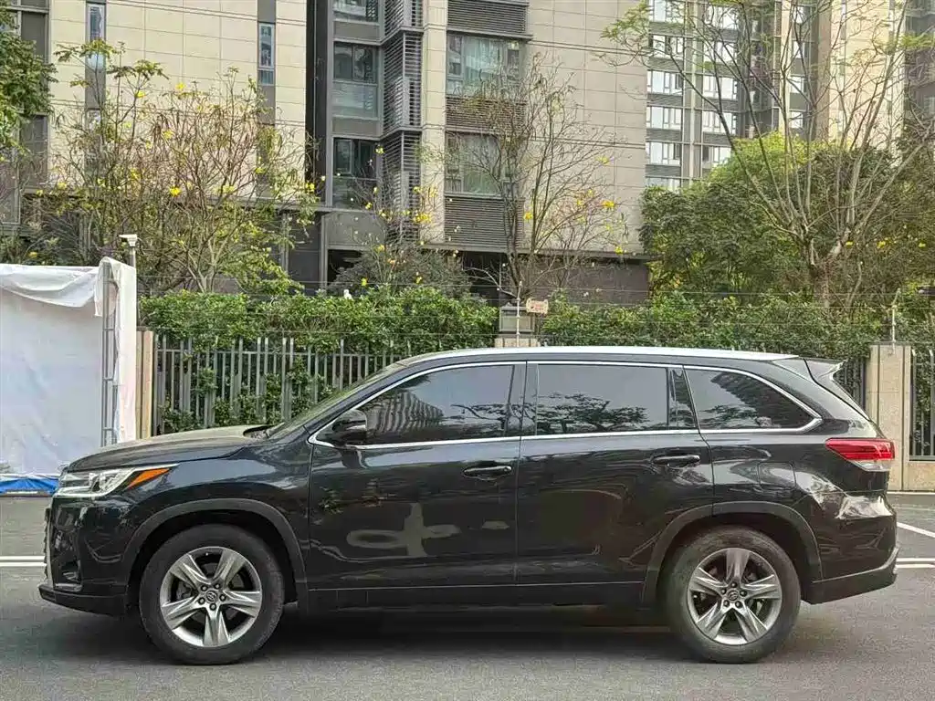 TOYOTA HIGHLANDER