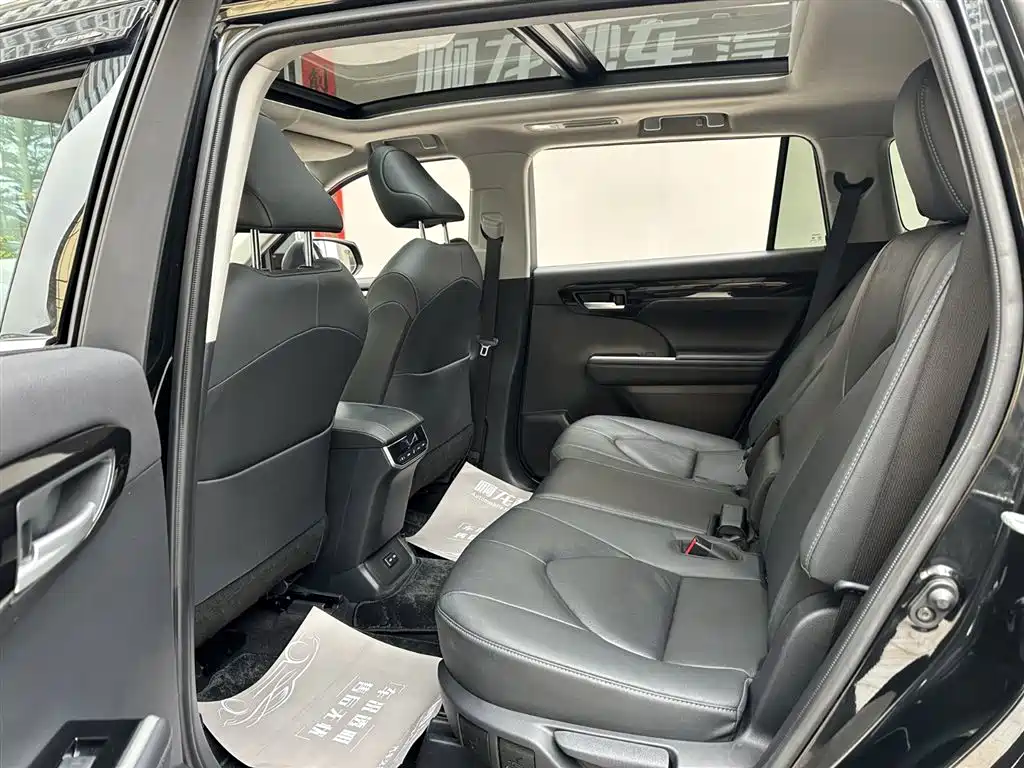 TOYOTA HIGHLANDER