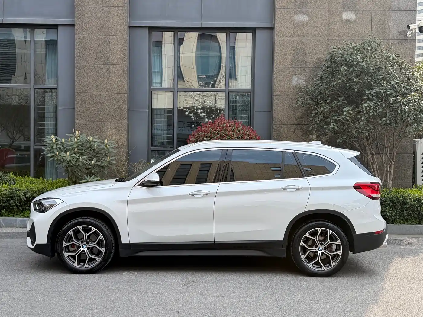 BMW X1 2022 sDrive25Li Leading фото 8