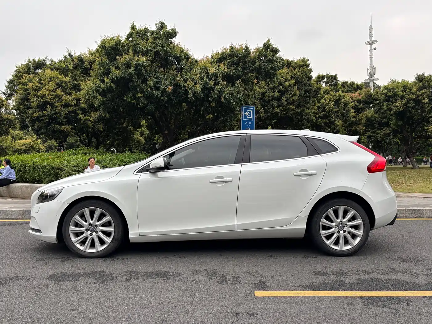 Фото 4 - Volvo V40