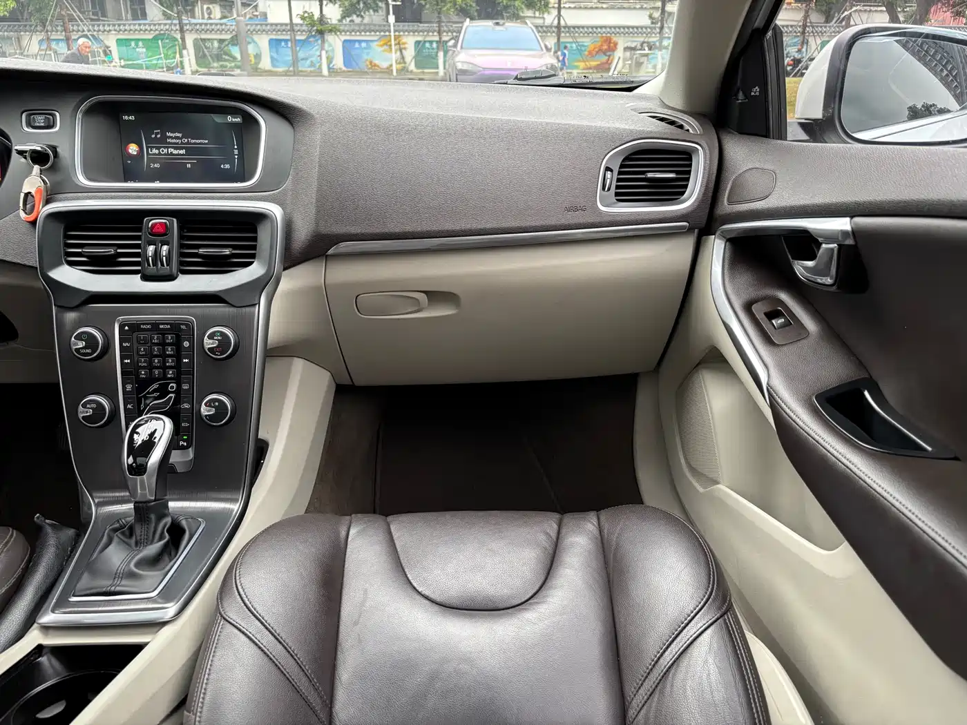 Фото 12 - Volvo V40