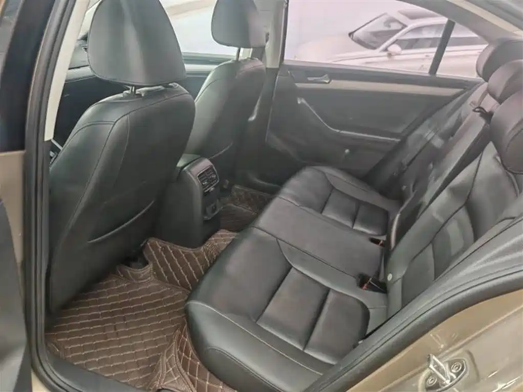 Volkswagen Sagitar 2015 230TSI Automatic Comfort фото 4