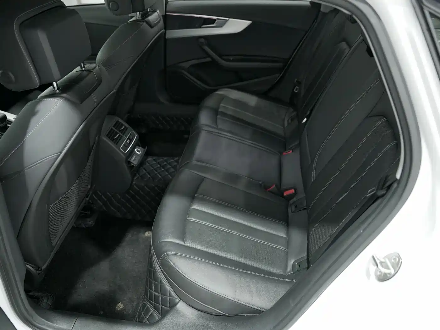 Audi A4L 2020 40 TFSI quattro Luxury Dynamic фото 14