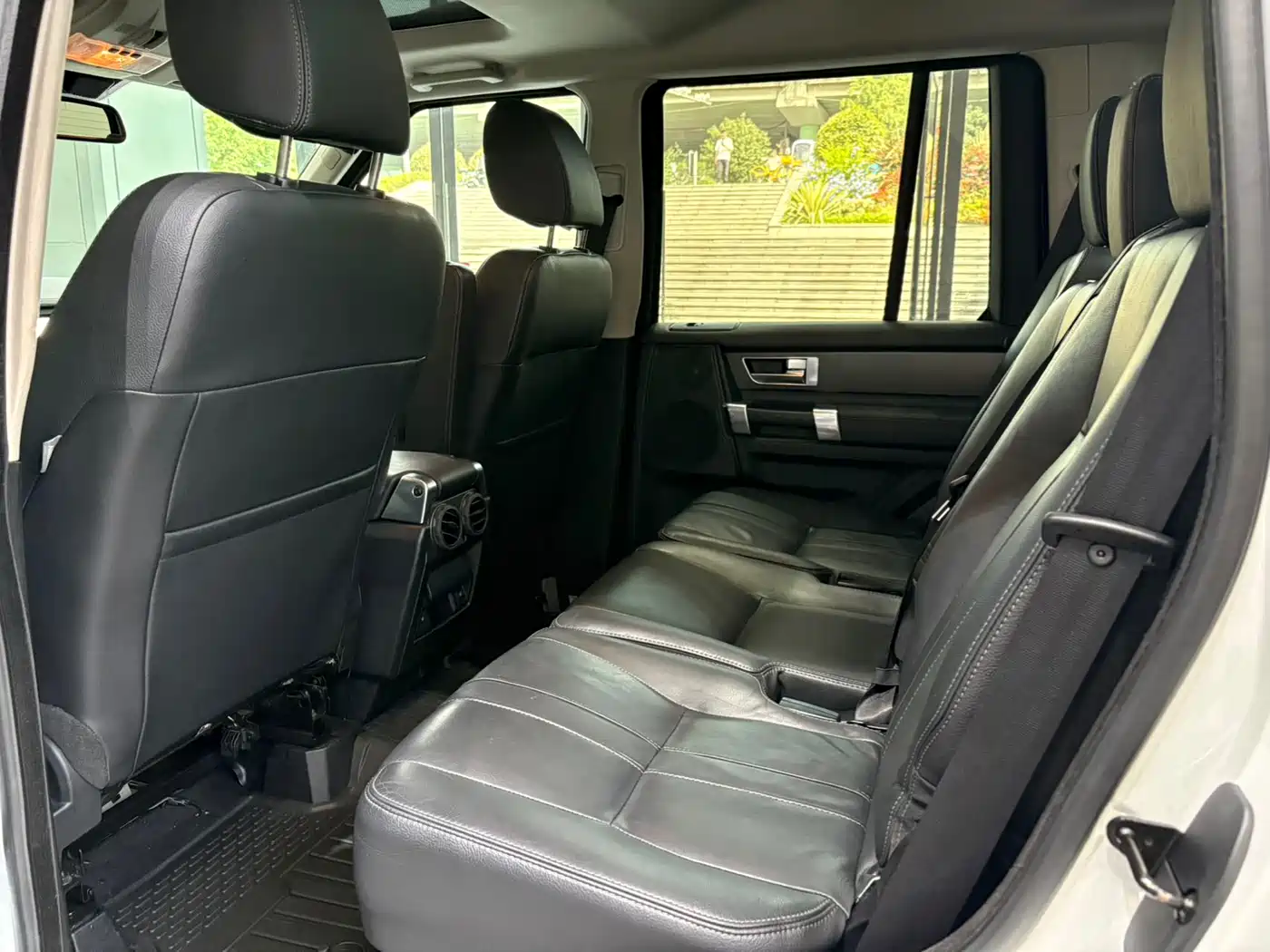 Land Rover Discovery 2015 3.0 SC V6 SE фото 12