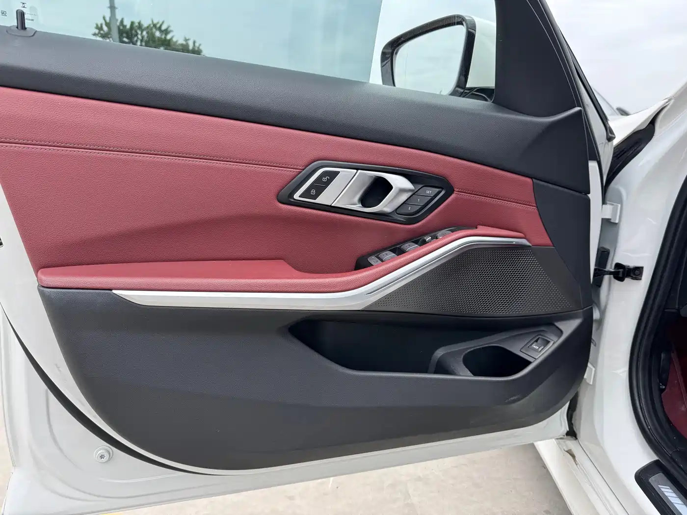 BMW 3 Series 2024 325Li M Sport Package фото 8