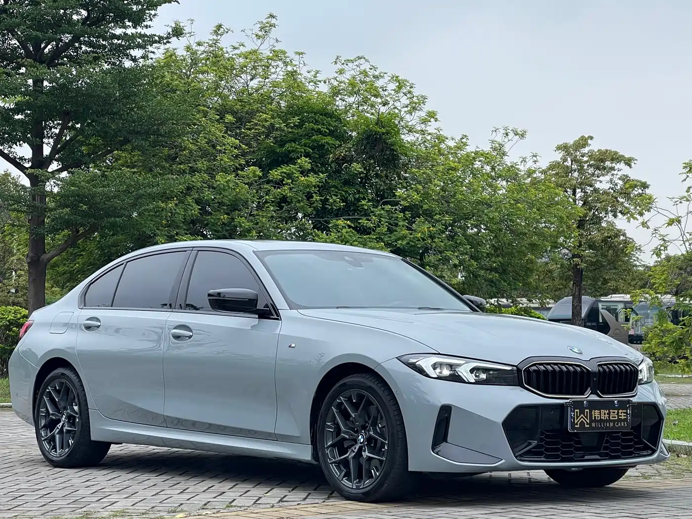 BMW 3 Series 2025 330Li M Sport Night Edition фото 3