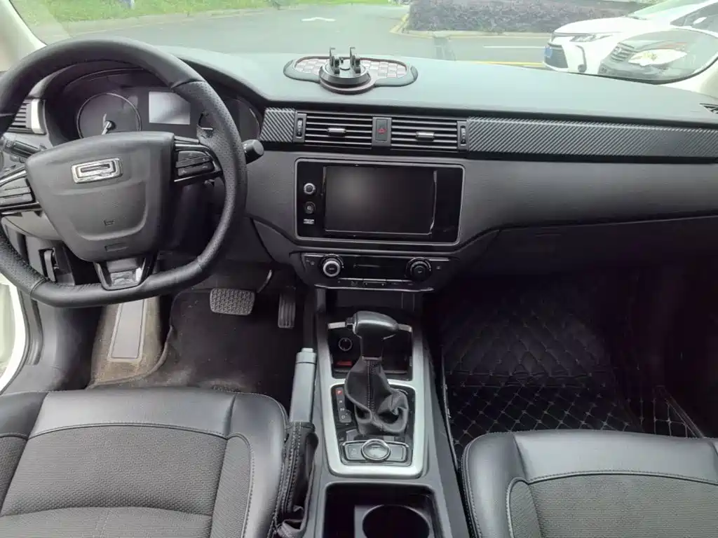 Qoros 3 2017 2017 Sedan 1.6L Automatic Zhiyue