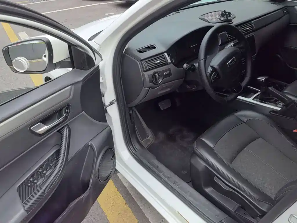 Qoros 3 2017 2017 Sedan 1.6L Automatic Zhiyue