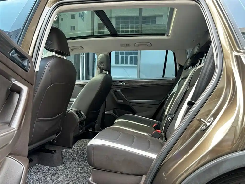 Volkswagen Tiguan L 2017 330TSI Automatic 2WD Luxury Edition фото 8