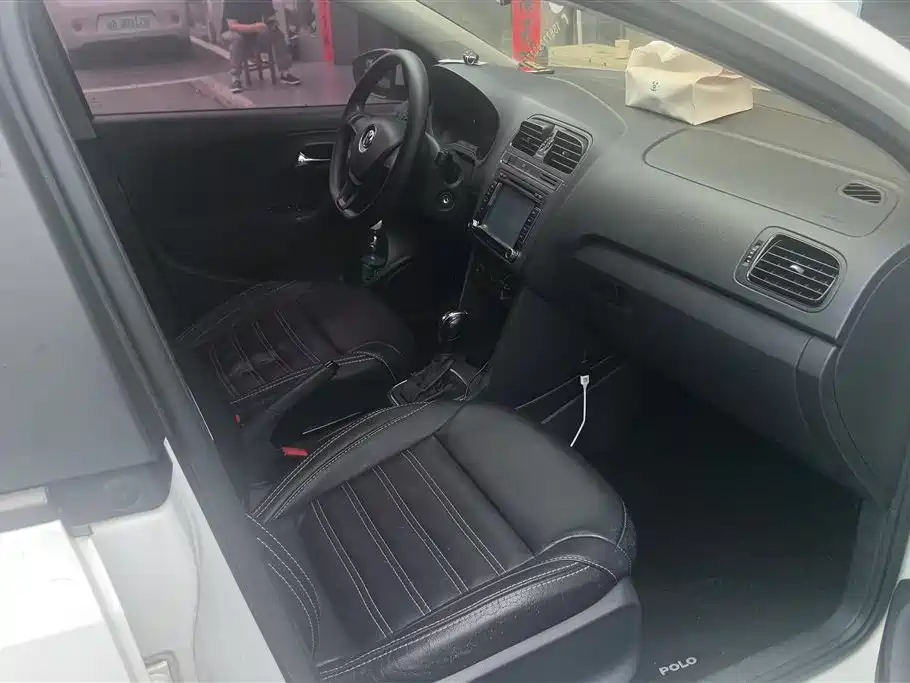 Volkswagen Polo 2016 1.4L Automatic Trend фото 7