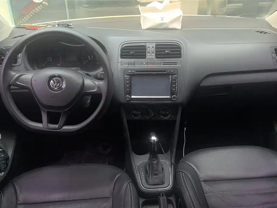 Volkswagen Polo 2016 1.4L Automatic Trend фото 11