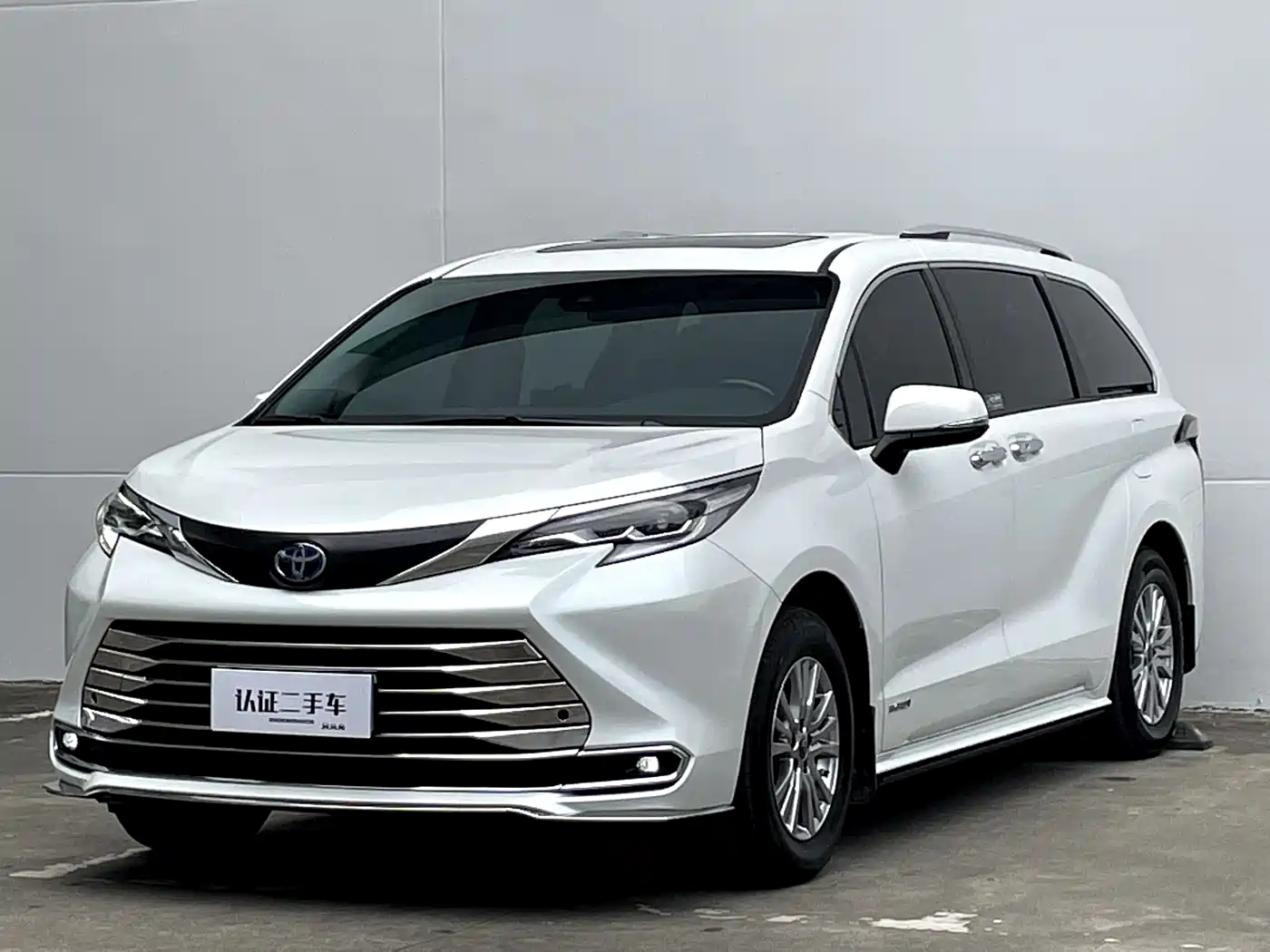 Toyota Sienna 2021 2.5L Hybrid Comfort Edition фото 2