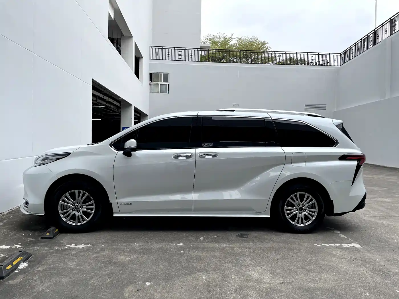 Toyota Sienna 2021 2.5L Hybrid Comfort Edition фото 6