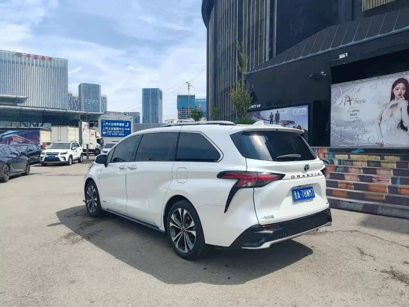 Toyota Granvia 2023 2022 2.5L Hybrid Premium Welfare Edition