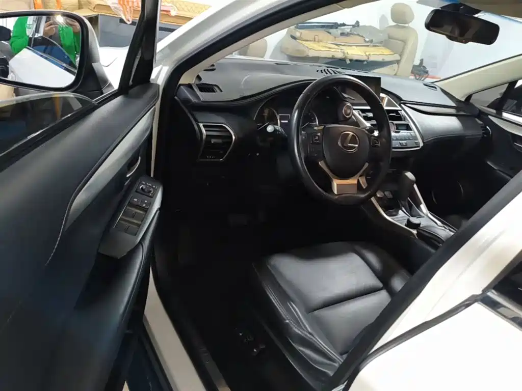 Lexus NX 2016 200 AWD F Sport фото 16