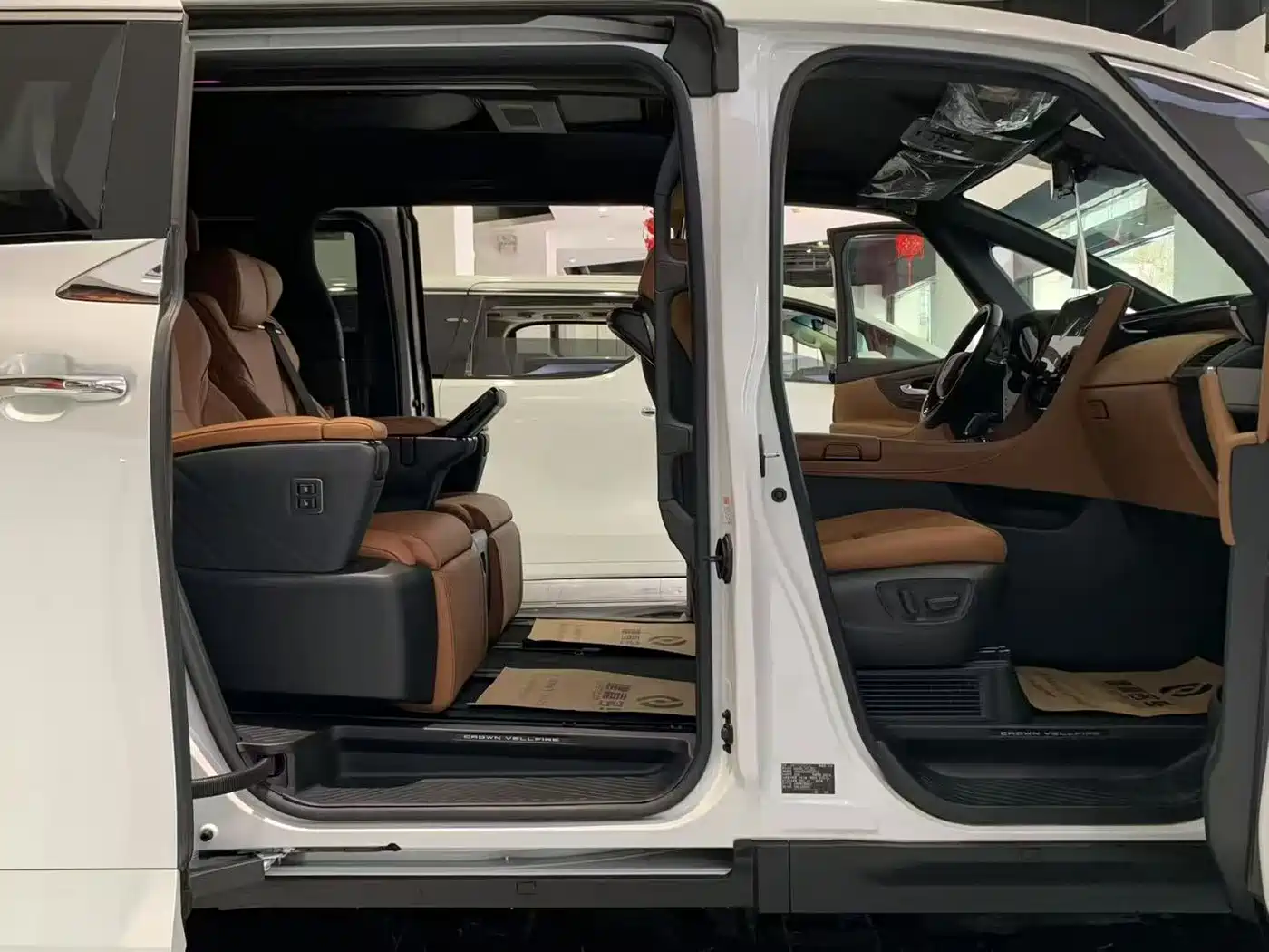 Toyota Vellfire 2024 Crown Hybrid 2.5L Executive Premium Edition фото 8