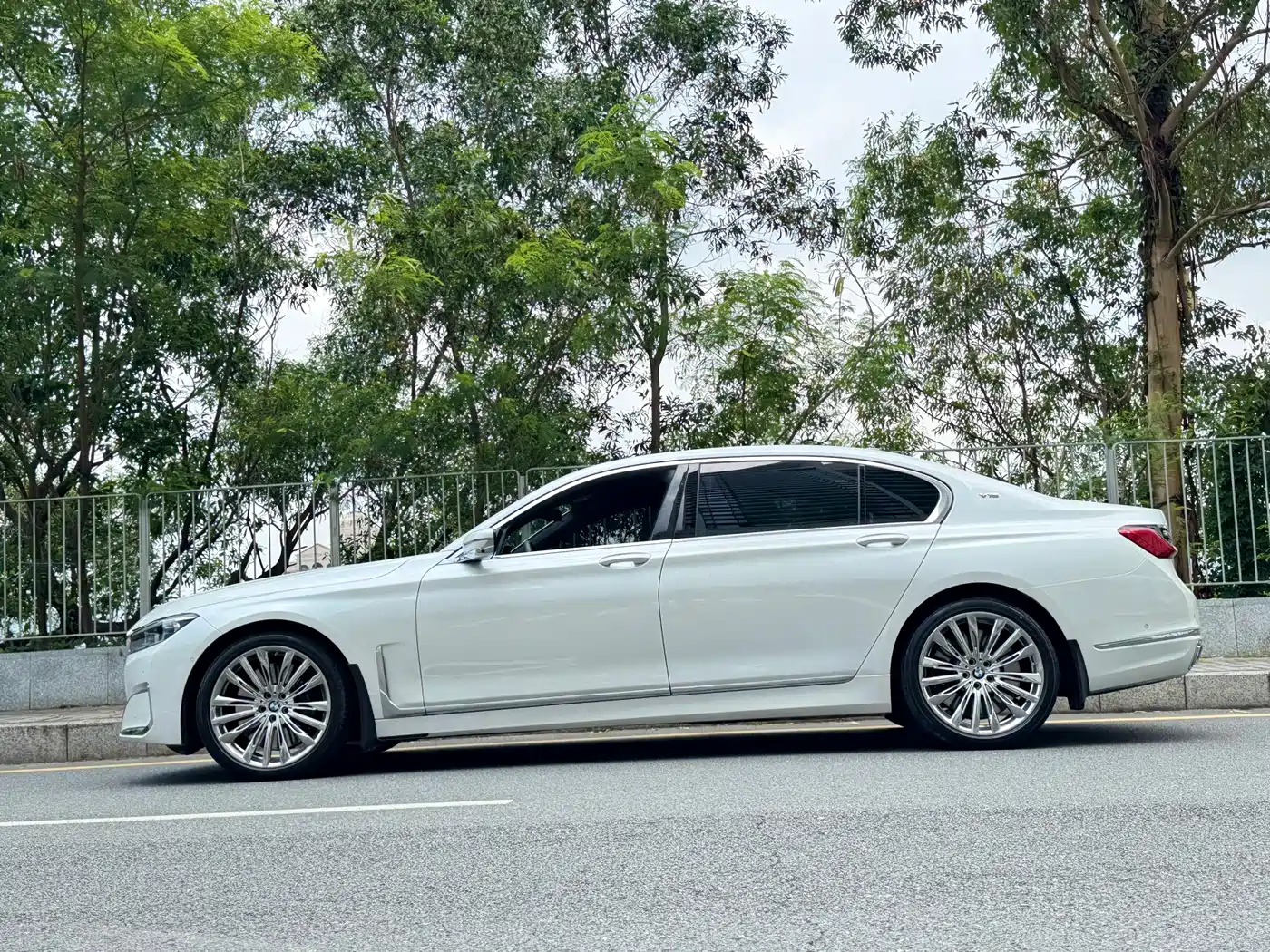 BMW 7 Series 2019 Facelift M760Li xDrive V12 Luxury Package фото 8
