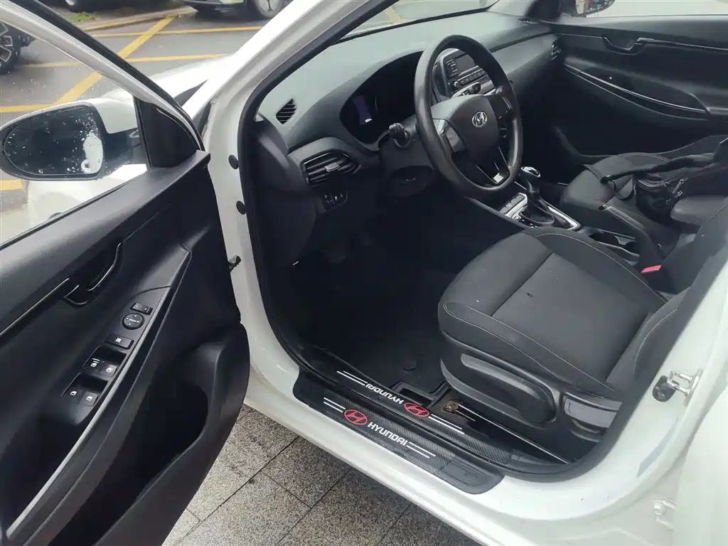 Hyundai Elantra 2020 1.6L Auto GL Pleasing Edition фото 16
