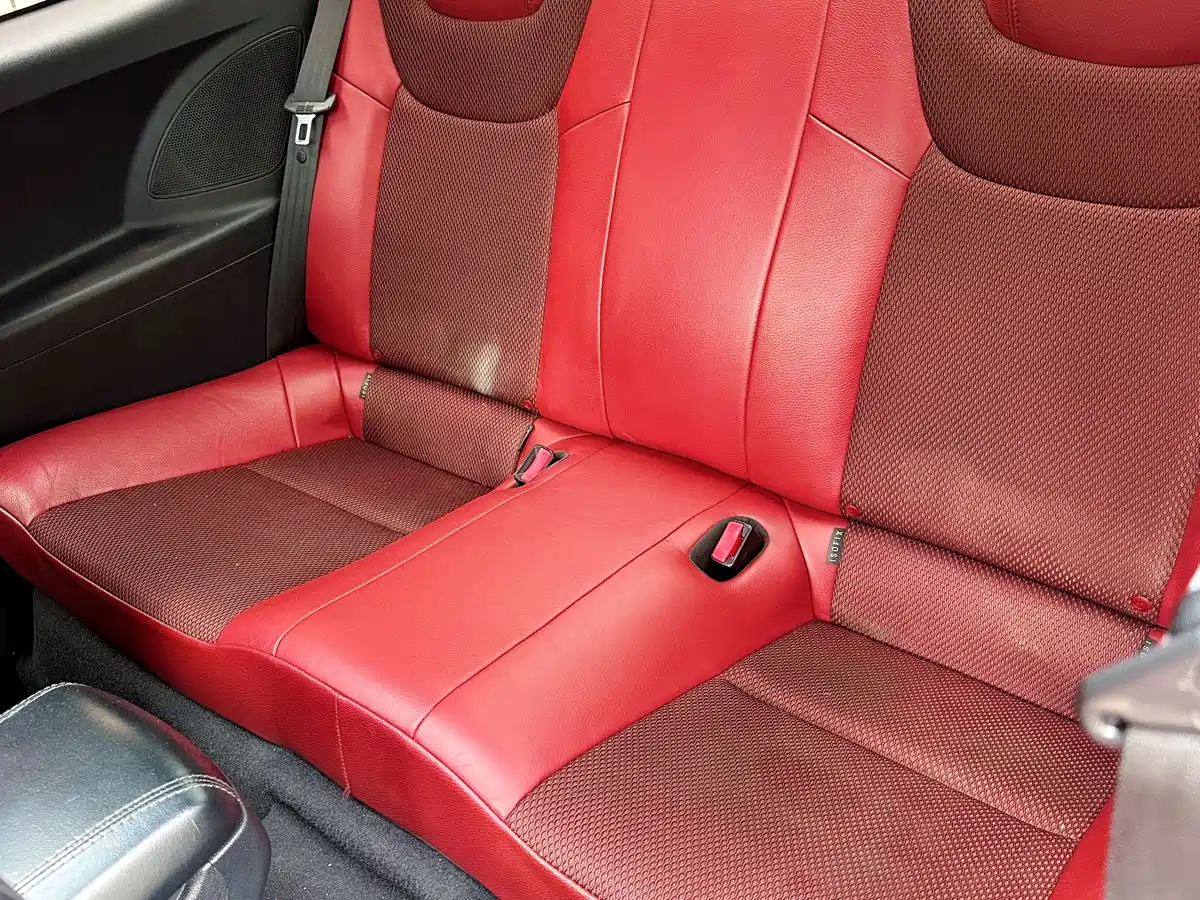 Hyundai Genesis Coupe 2012 2.0T Automatic Elegant Edition фото 7