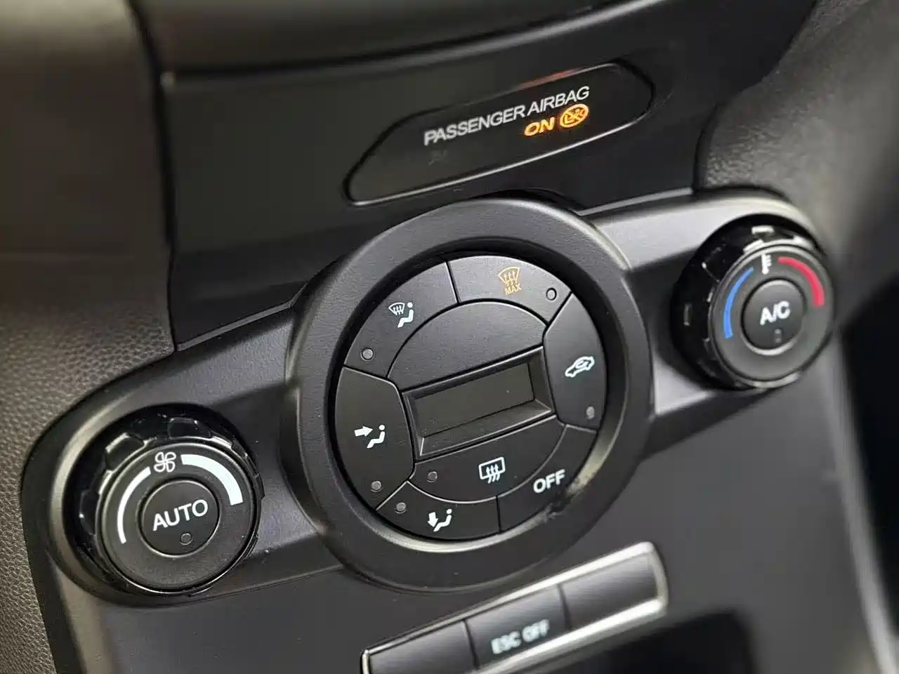 Ford Fiesta (Import) 2013 1.6T ST фото 24