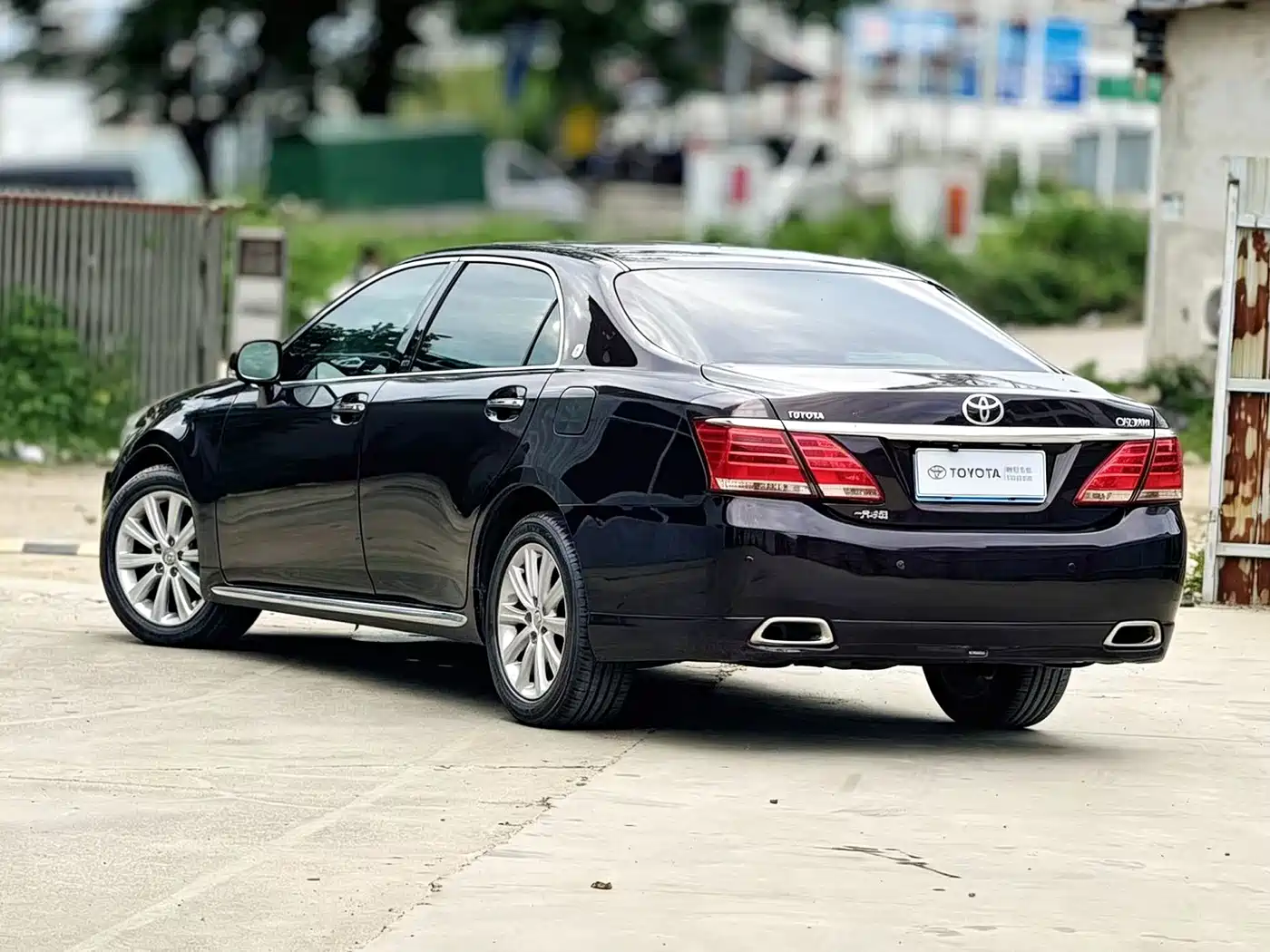 Toyota Crown 2012 2.5L Royal Leather Edition фото 4