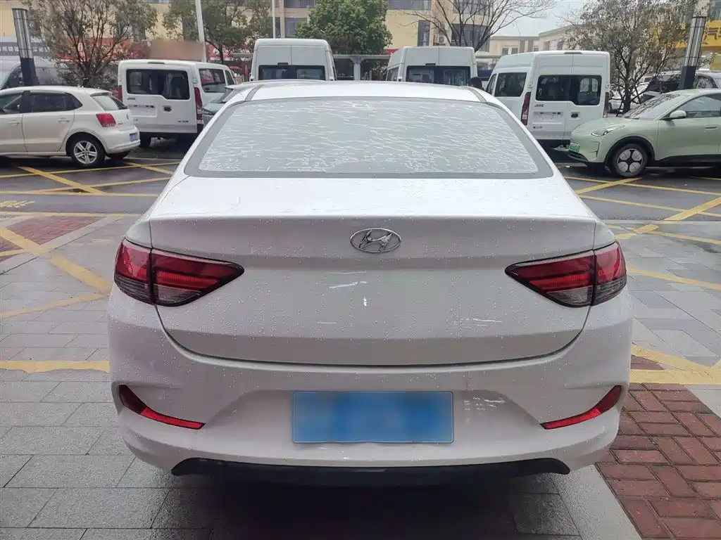 Hyundai Elantra 2020 1.6L Auto GL Pleasing Edition фото 6
