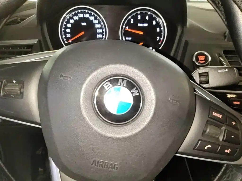 BMW 1 Series 2018 118i Sport Edition фото 9