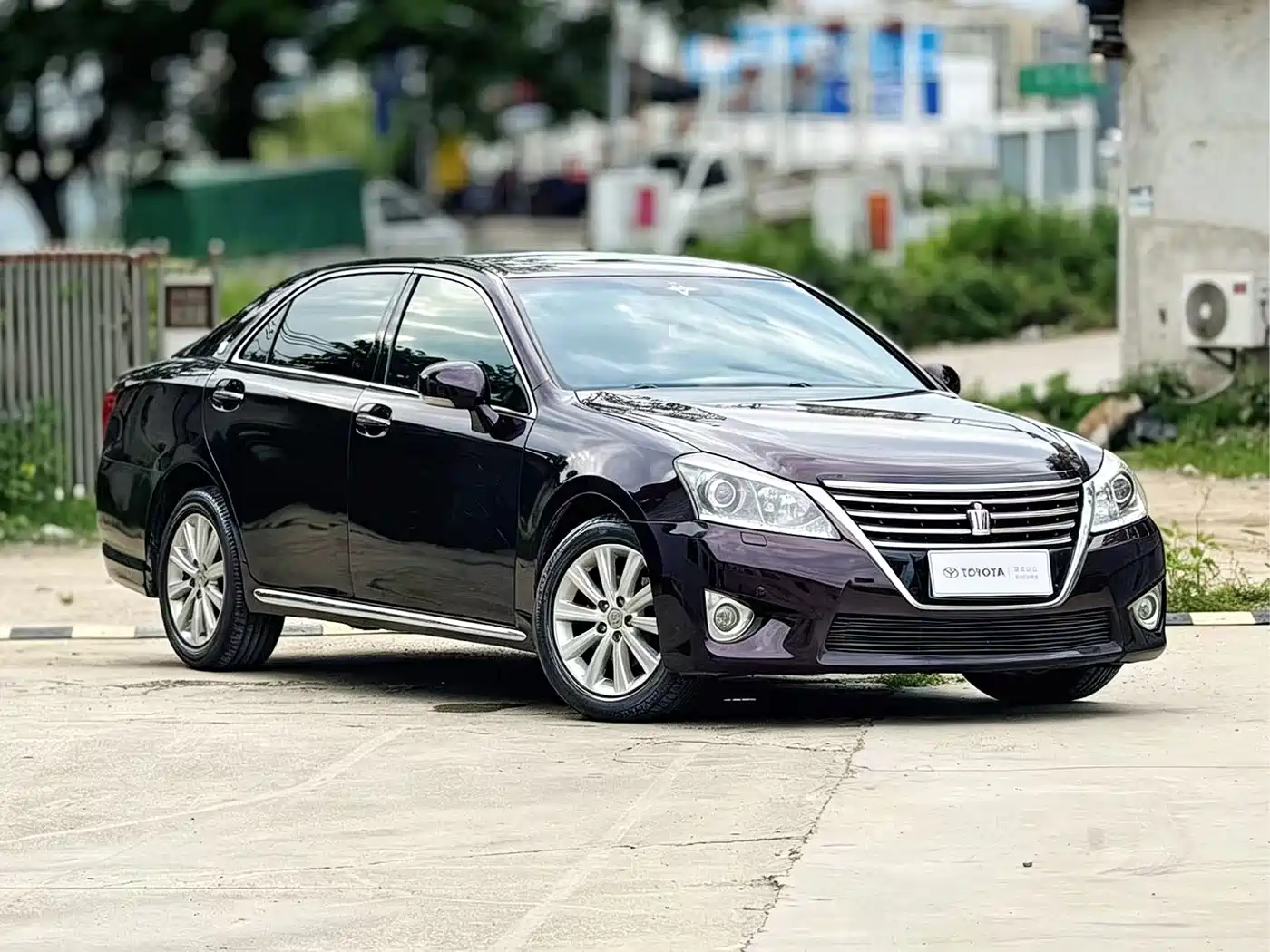 Toyota Crown 2012 2.5L Royal Leather Edition фото 2