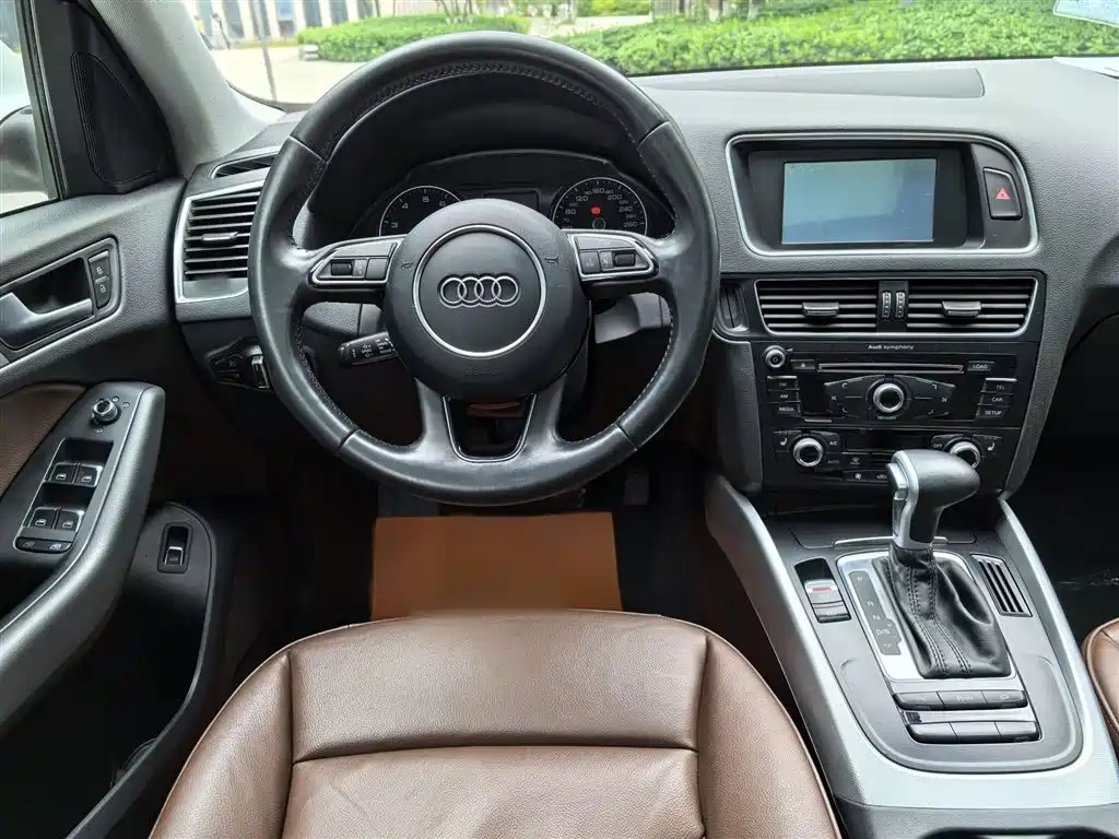 Audi Q5 2015 40 TFSI Technology фото 5