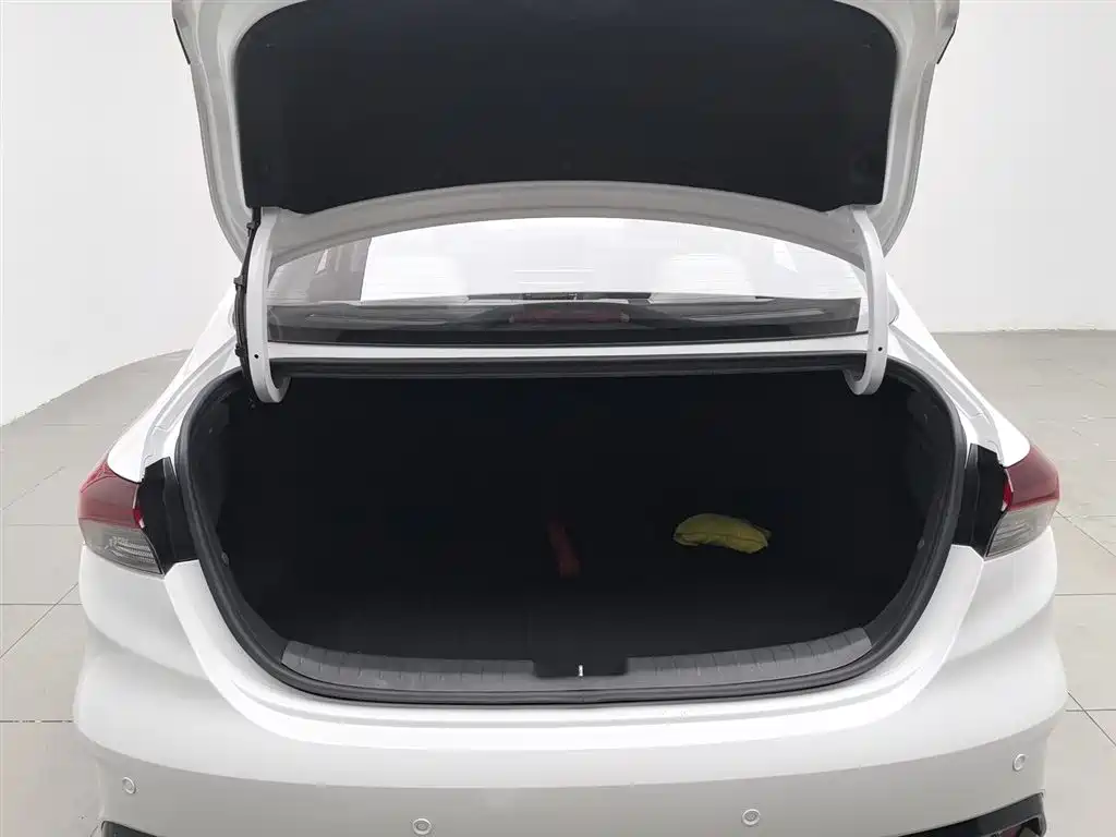 Kia K3 2023 Model 1.5L CVT Luxury Edition фото 16