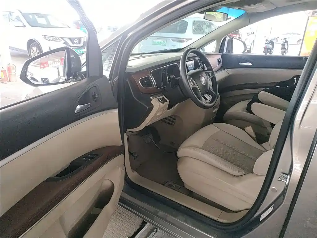 Buick GL8 2018 28T Comfort China VI фото 12