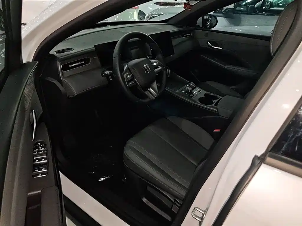 BYD Qin PLUS 2025 DM-i Smart Drive 55KM Leader фото 12