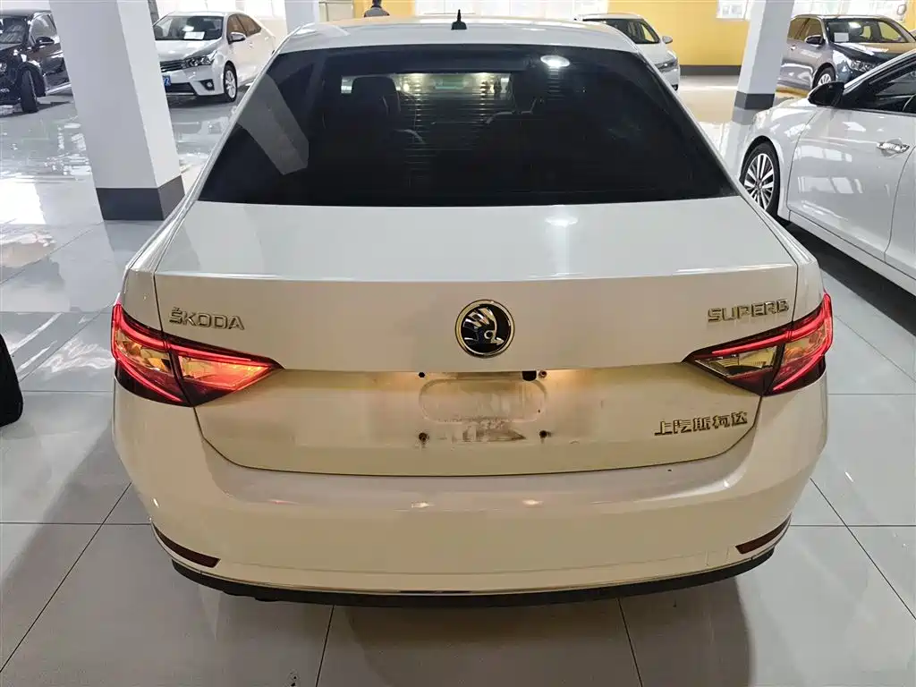 Škoda Superb 2016 TSI280 DSG Pioneer Edition фото 4