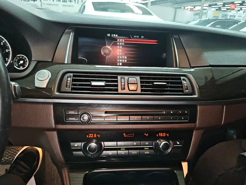 BMW 5 Series 2014 525Li Luxury Design Package фото 13