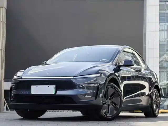 Tesla Model Y 2025