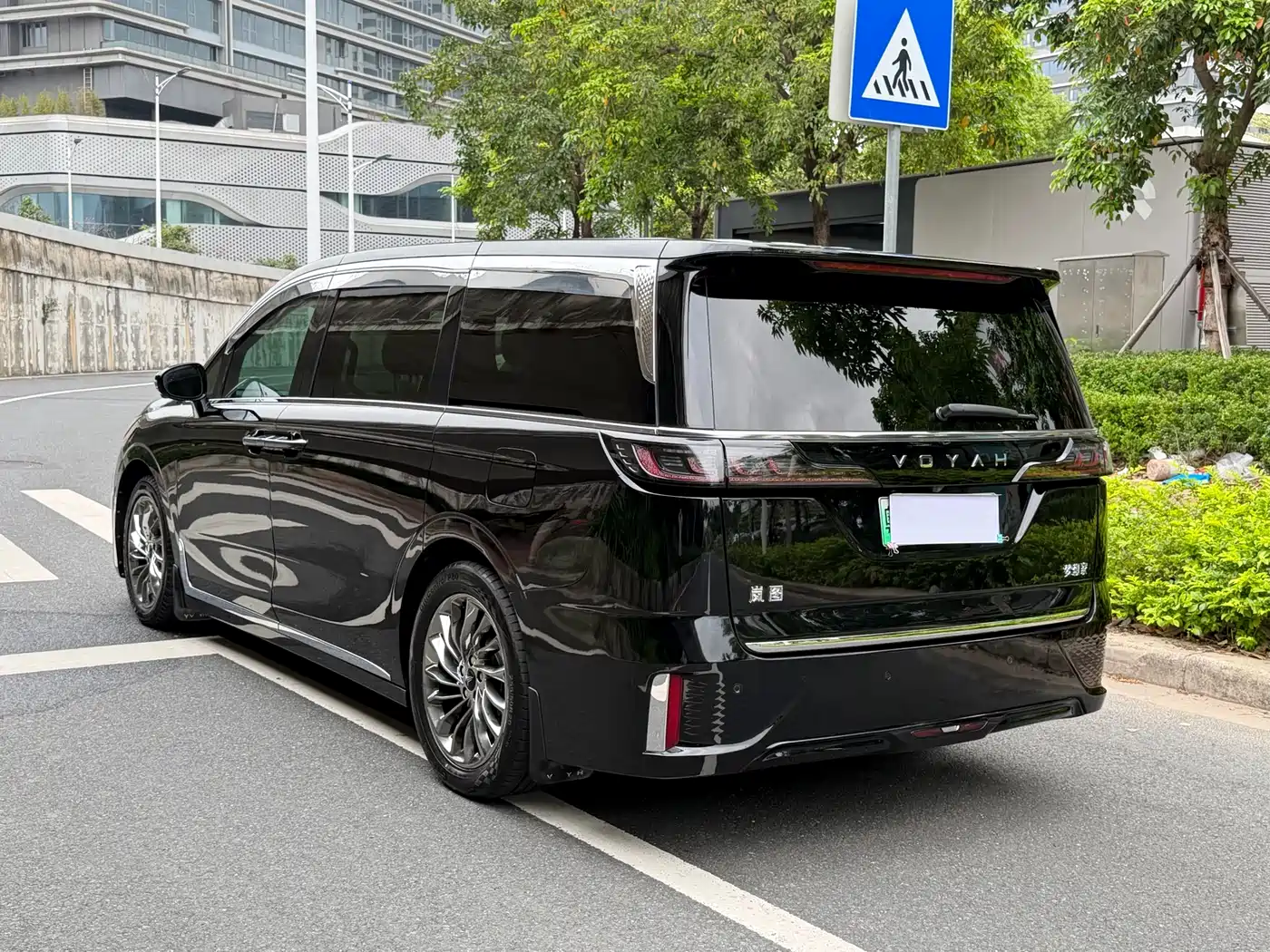 Voyah Auto Voyah Dreamer 2022 Low-carbon Dream+Smart Package фото 17