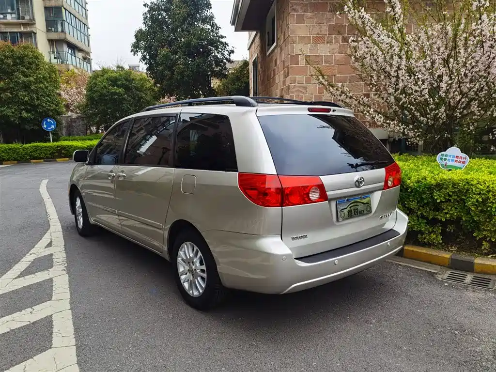 Toyota Sienna фото 32