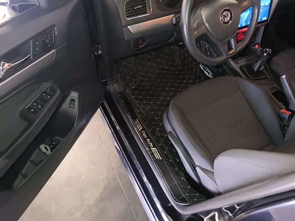 Volkswagen Lavida 2017 1.6L Manual Trend Edition фото 16