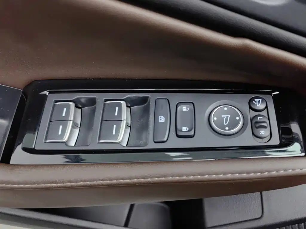 Photo 9 - Honda Inspire Hybrid
