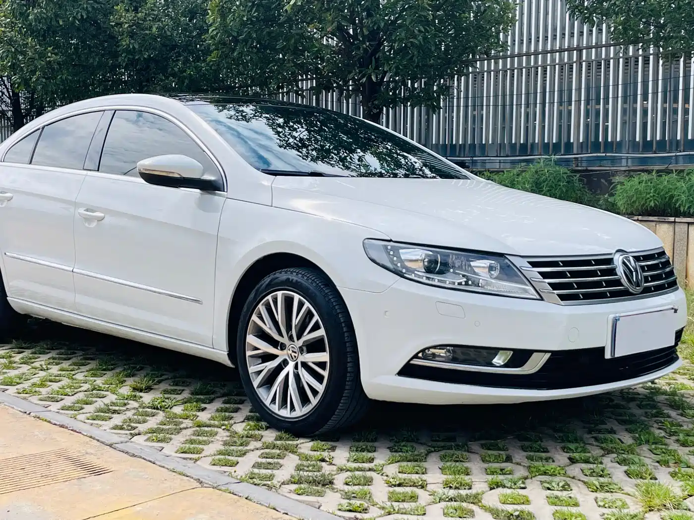 Volkswagen FAW-Volkswagen CC 2018 1.8TSI Luxury фото 3