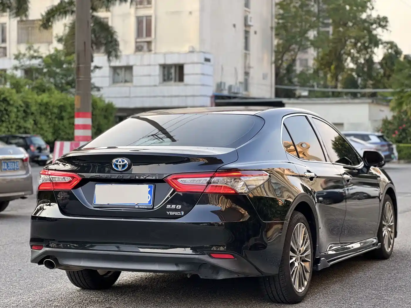 Toyota Camry 2019 Hybrid 2.5HG Luxury Edition China VI фото 15